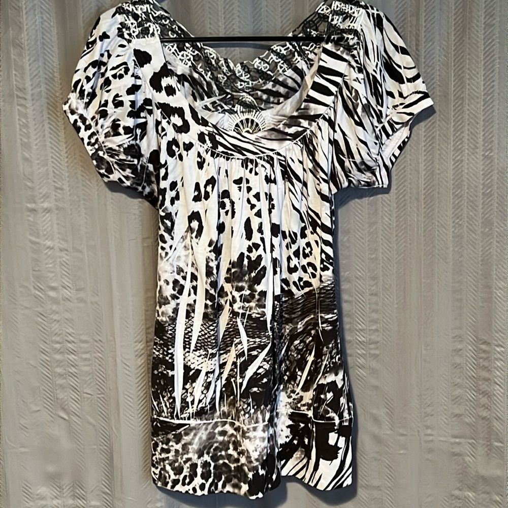 Design Works Embroidered Top